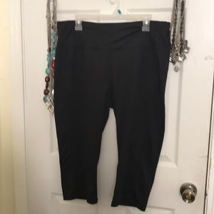 Xl size 16-18 black Capri work out pants